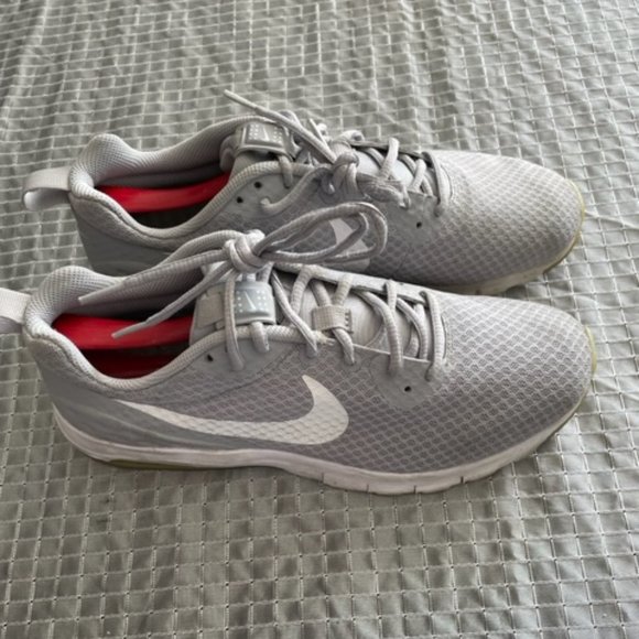 NIKE SNEAKERS SIZE 9 1/2 - Picture 1 of 5